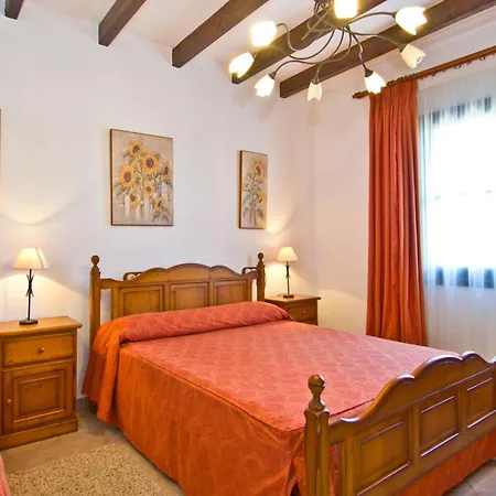 4 Bedroom Cozy In Holiday home