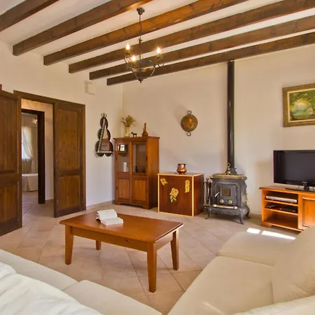 4 Bedroom Cozy In Holiday home *