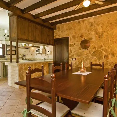 4 Bedroom Cozy In