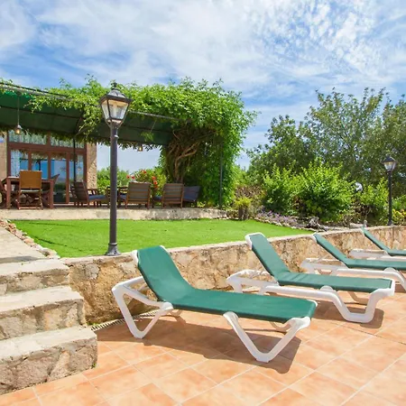 4 Bedroom Cozy In Holiday home *