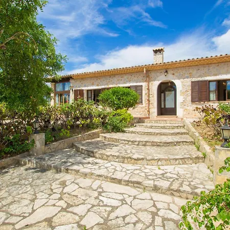 4 Bedroom Cozy In Holiday home *