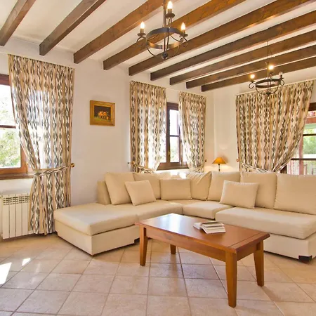 4 Bedroom Cozy In Holiday home